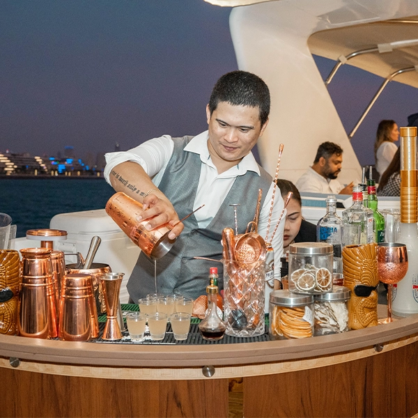 IN-HOUSE MIXOLOGIST, PREMIUM DRINKS